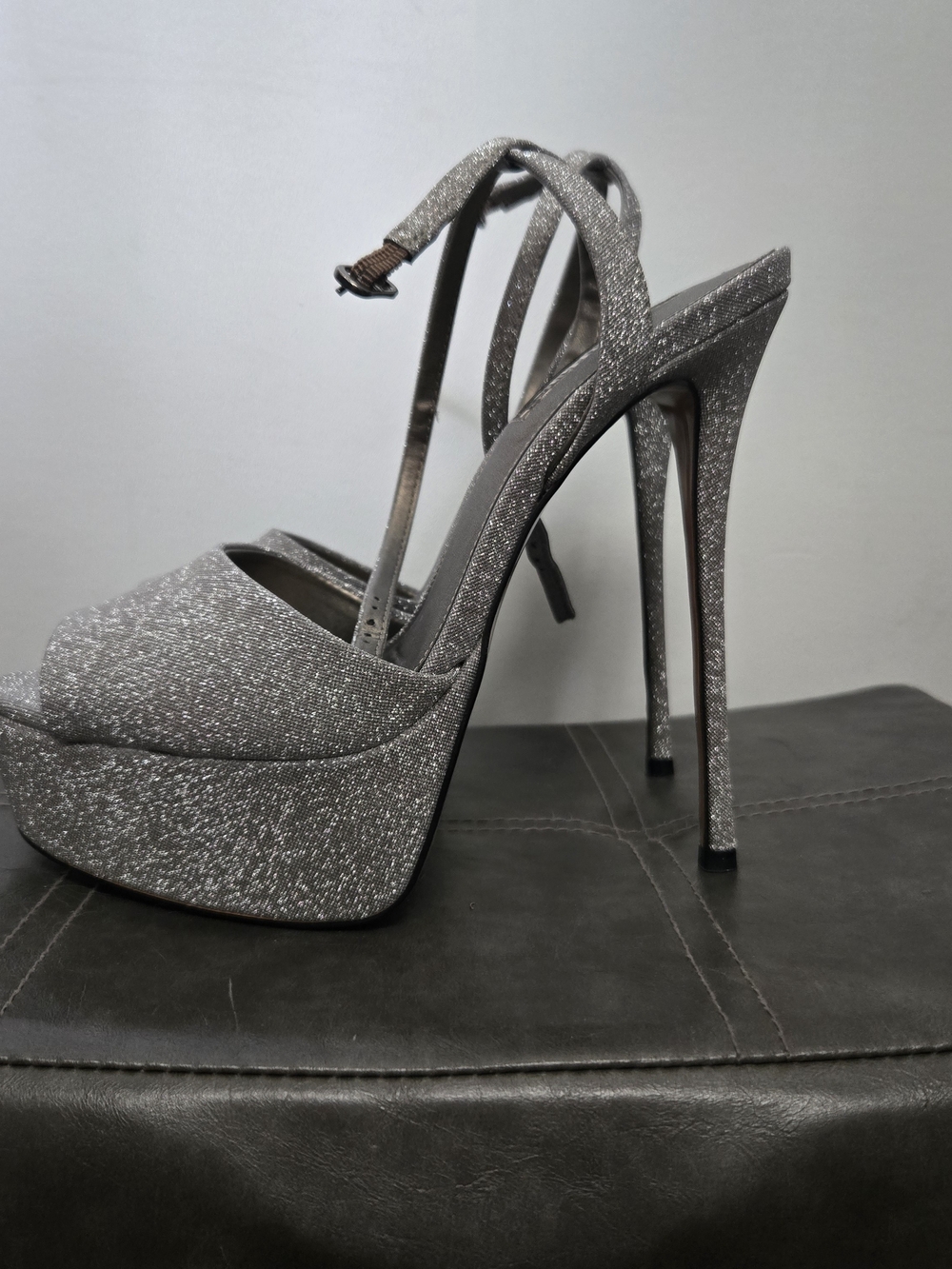 Steve Madden Jezzica Silver Glitter Platform Stiletto Sandals Size 8.5